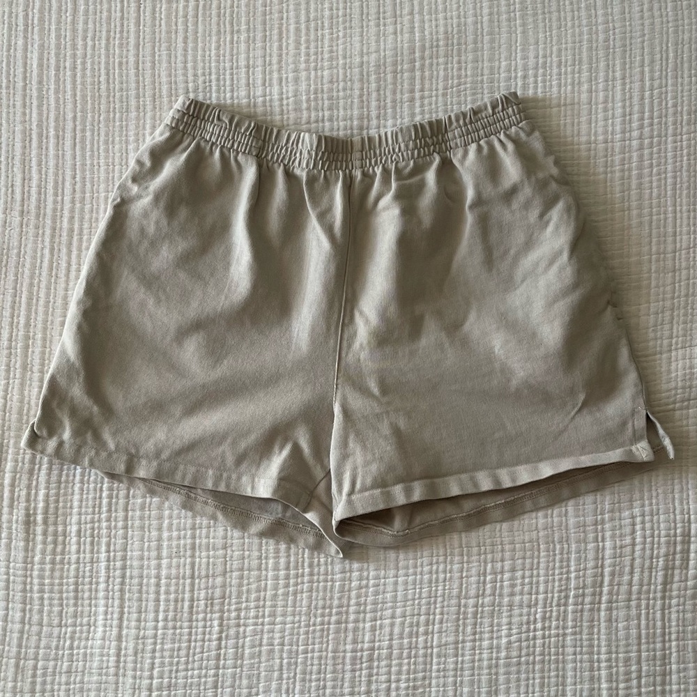 Brandy Melville Rosa Sweat Shorts!